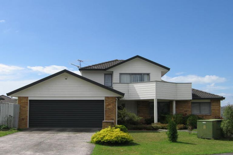 Photo of property in 12 Heversham Place, Glendene, Auckland, 0602