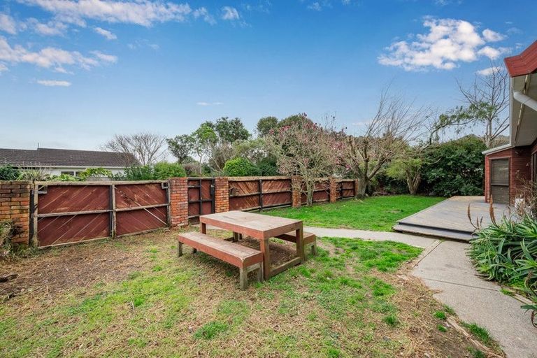 Photo of property in 1 Redwood Close, Paraparaumu, 5032