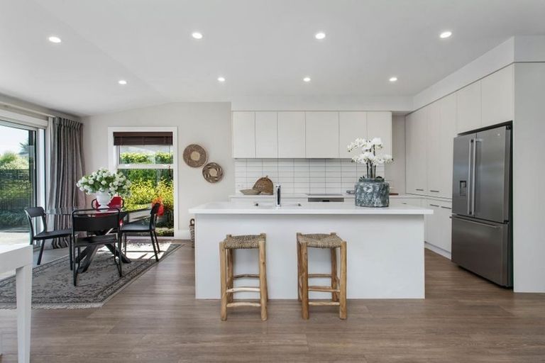 Photo of property in 27 Somerfield Street, Somerfield, Christchurch, 8024