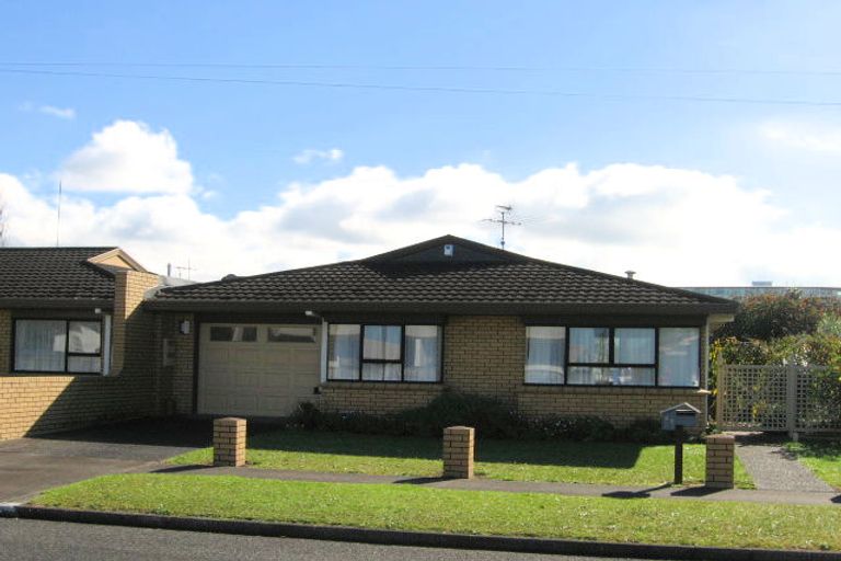 Photo of property in 3b Ross Crescent, Orewa, 0931