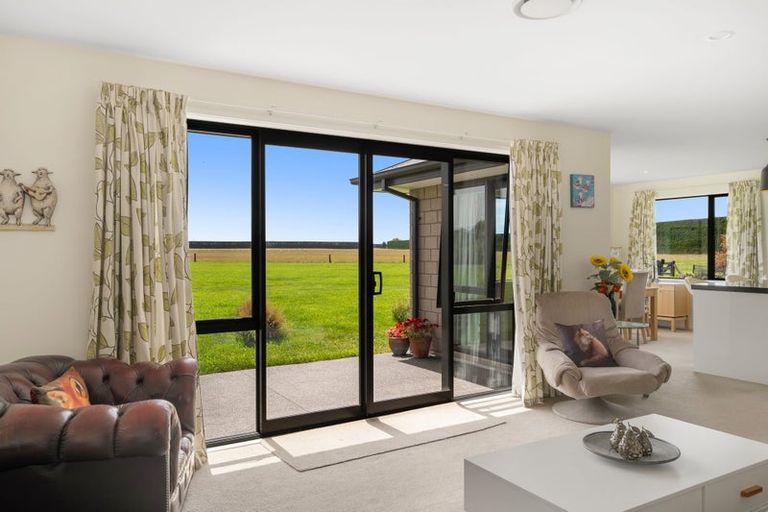 Photo of property in 24 Whitcombe Place, Darfield, 7571