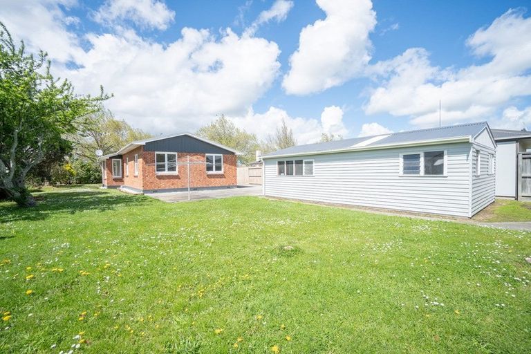 Photo of property in 655 Featherston Street, Roslyn, Palmerston North, 4414
