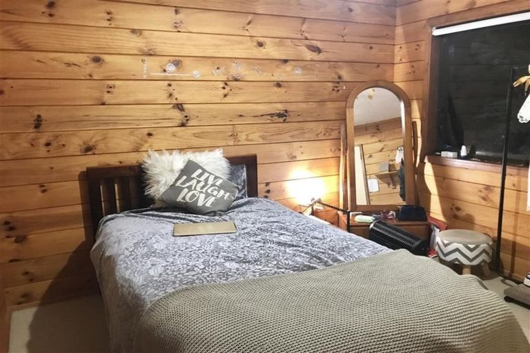 Photo of property in 1/9 Reynolds Place, Torbay, Auckland, 0630