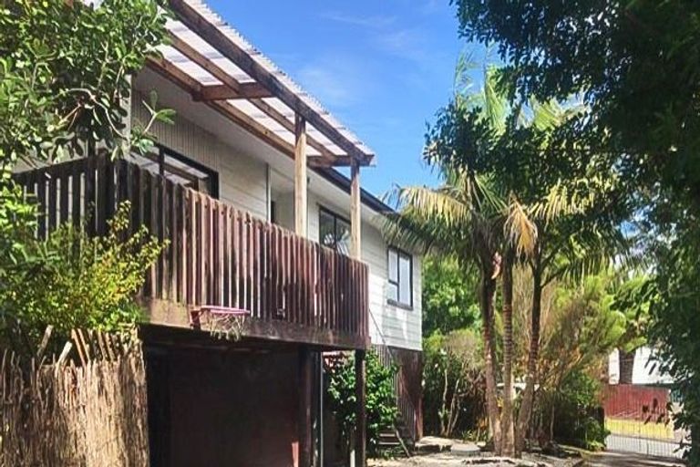 Photo of property in 6 Santiago Crescent, Unsworth Heights, Auckland, 0632