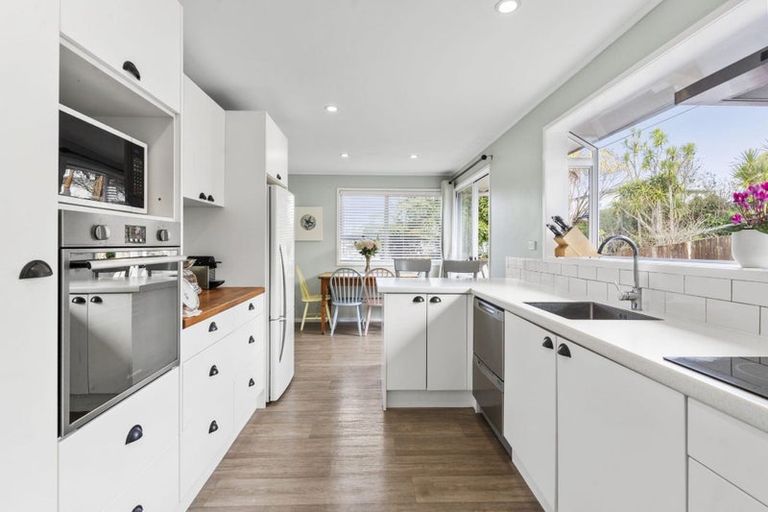 Photo of property in 14 Gerontius Glade, Torbay, Auckland, 0630