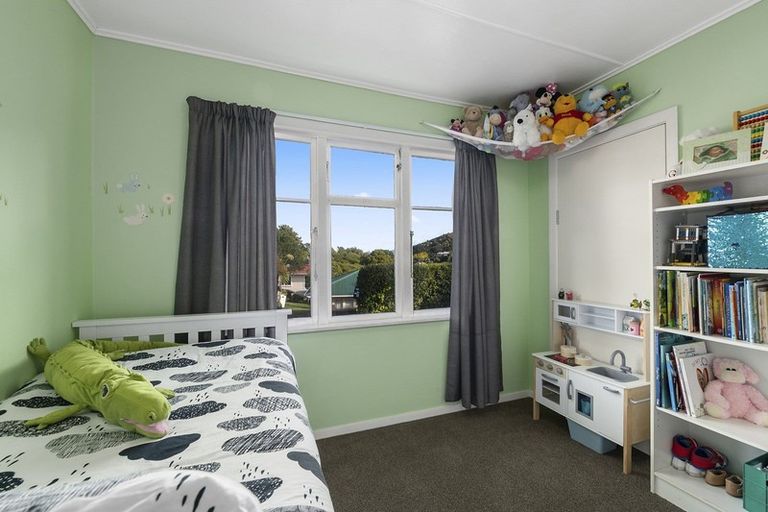 Photo of property in 93 Normandale Road, Normandale, Lower Hutt, 5010