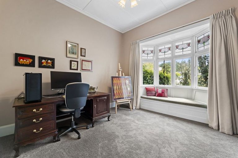 Photo of property in 18 Ridge Lane, New Plymouth, 4310