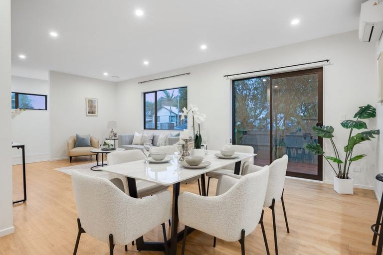 Photo of property in 16 Gosford Drive, Botany Downs, Auckland, 2010