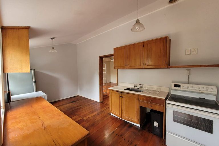 Photo of property in 11 Aorangi Terrace, Thorndon, Wellington, 6011