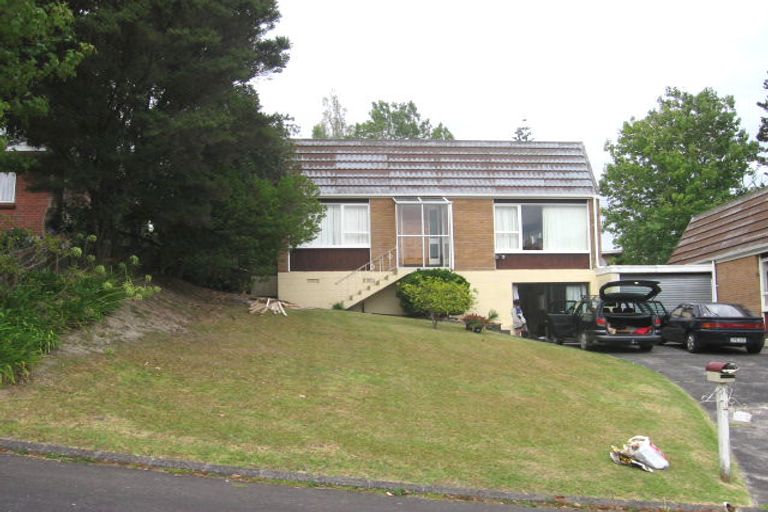 Photo of property in 2/10 Lancelot Place, Glenfield, Auckland, 0629