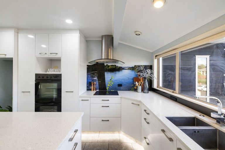 Photo of property in 8 Crowden Place, Harrowfield, Hamilton, 3210