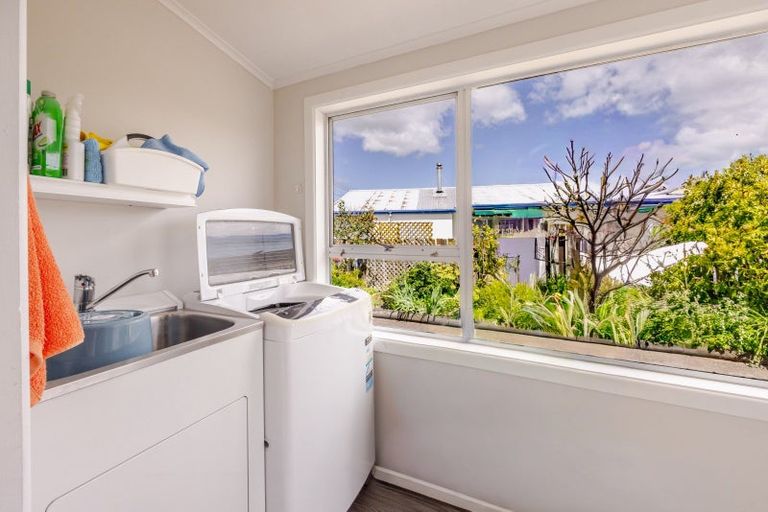 Photo of property in 1 Shanly Street, Waipawa, 4210