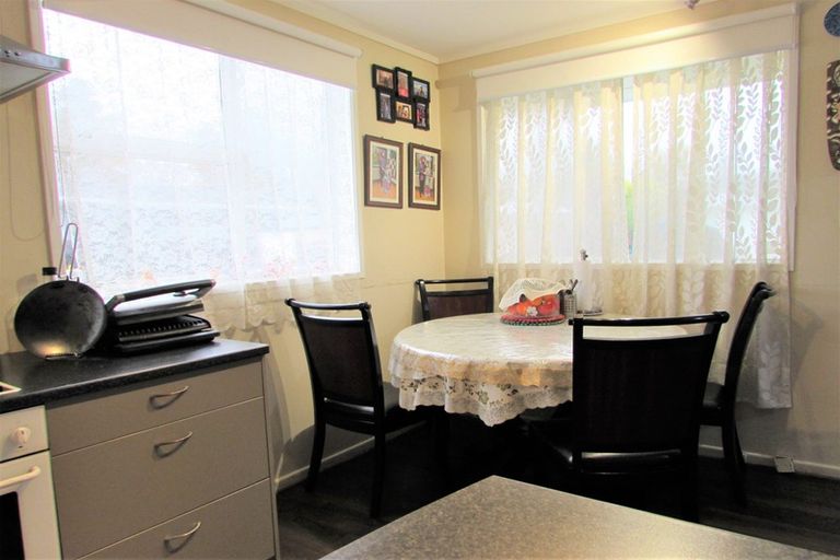 Photo of property in 2/10 Ponderosa Grove, Maoribank, Upper Hutt, 5018