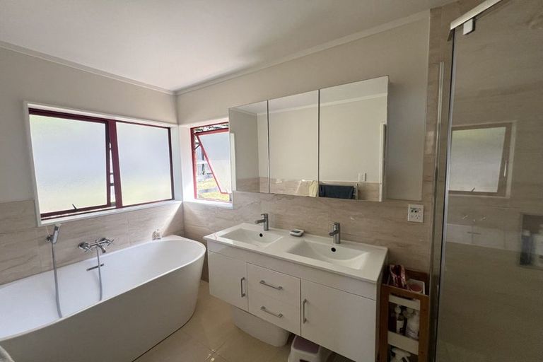 Photo of property in 14 St Thomas More Lane, Glenfield, Auckland, 0629