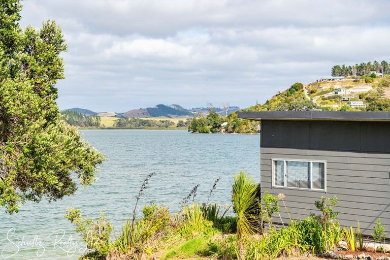 Photo of property in 1 Rigby Street, Whakapirau, 0583