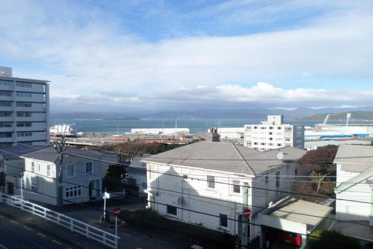 Photo of property in 2/28 Grant Road, Thorndon, Wellington, 6011