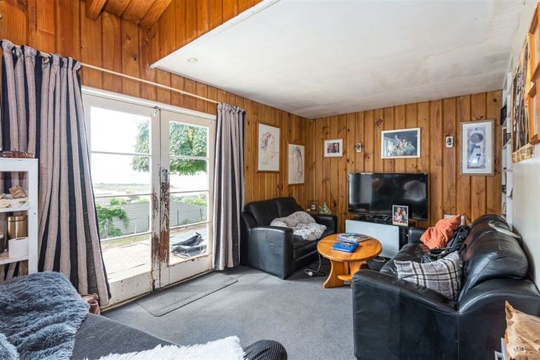 Photo of property in 61 Moncks Spur Road, Redcliffs, Christchurch, 8081