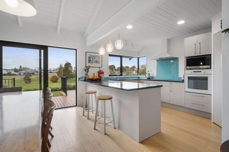 Photo of property in 52 Links View Drive, Omokoroa, 3114