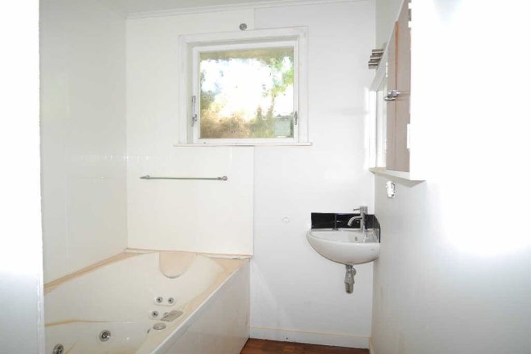 Photo of property in 12 Kowhai Grove, Raumati Beach, Paraparaumu, 5032