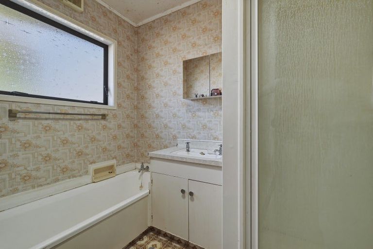 Photo of property in 35 Rewarewa Street, Owhata, Rotorua, 3010