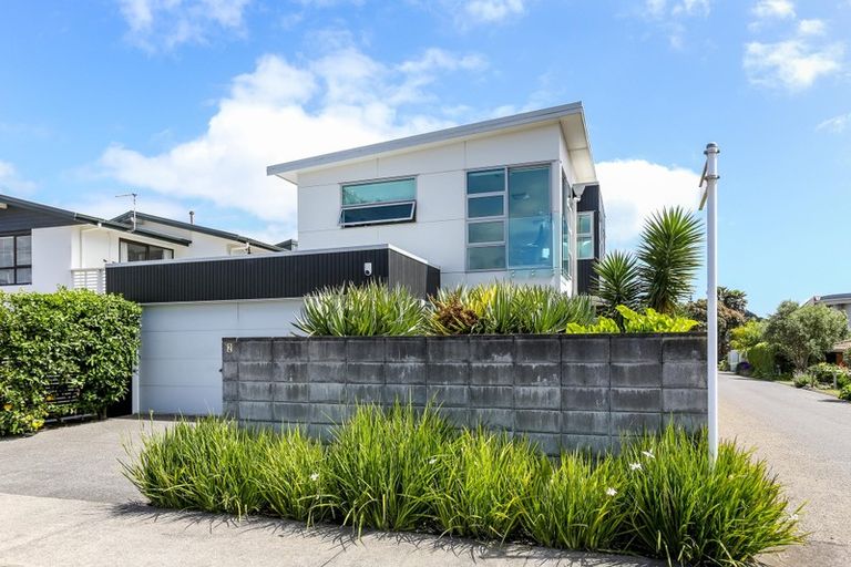 Photo of property in 2 Cutfield Road, New Plymouth, 4310