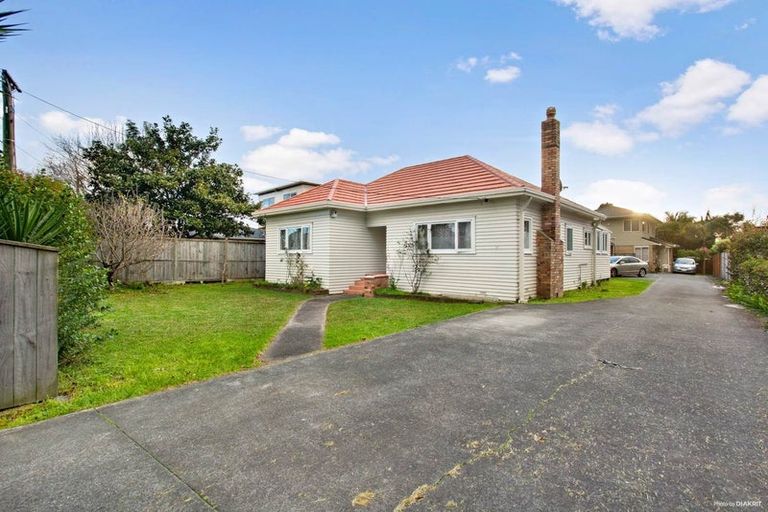 Photo of property in 37 Titirangi Road, New Lynn, Auckland, 0600
