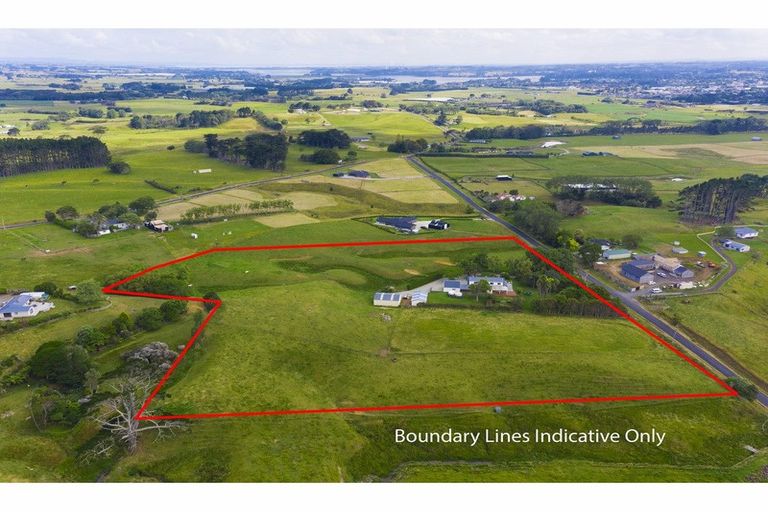 Photo of property in 42 Codlin Road, Waiuku, 2683