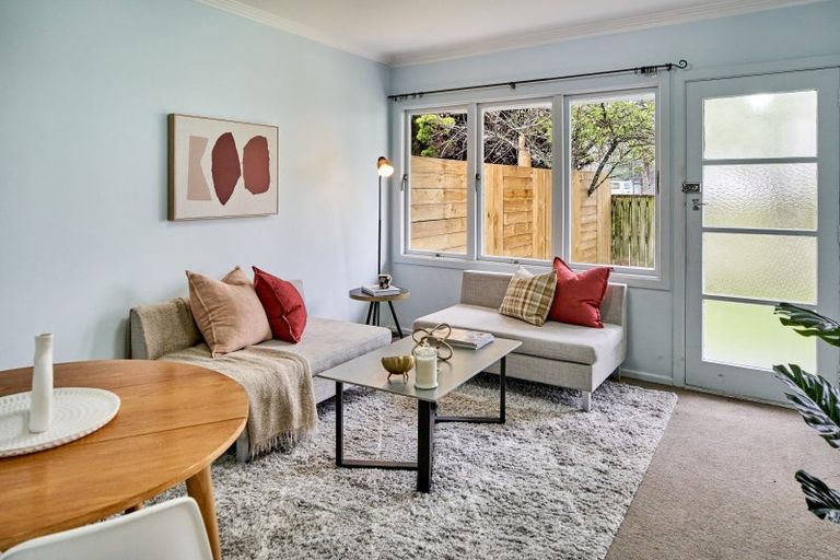 Photo of property in 2/4 Granville Street, Silverstream, Upper Hutt, 5019