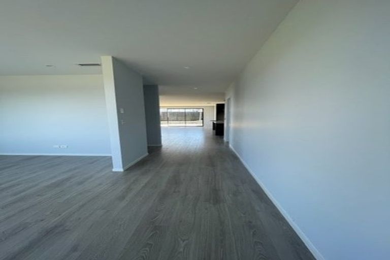 Photo of property in 4 Pineview Drive, Rosehill, Papakura, 2113