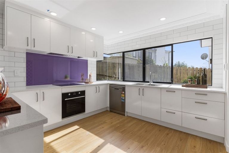 Photo of property in 48 Wiltshire Place, Somerville, Auckland, 2014