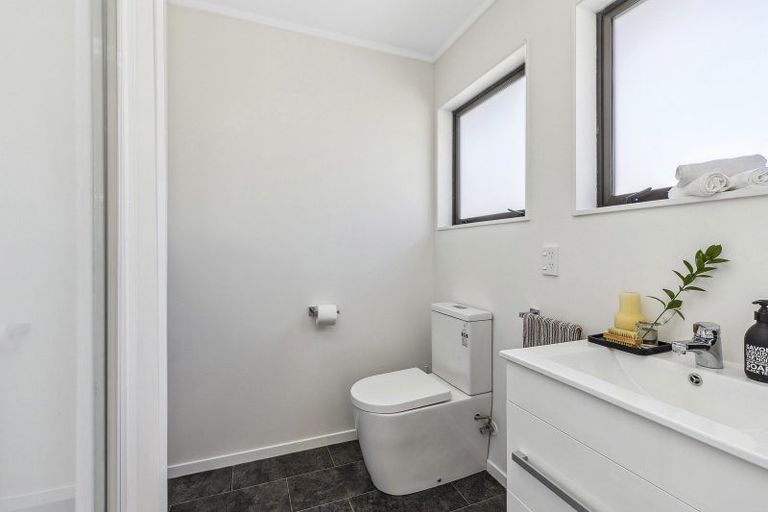 Photo of property in 11 Thatcher Crescent, Crofton Downs, Wellington, 6035