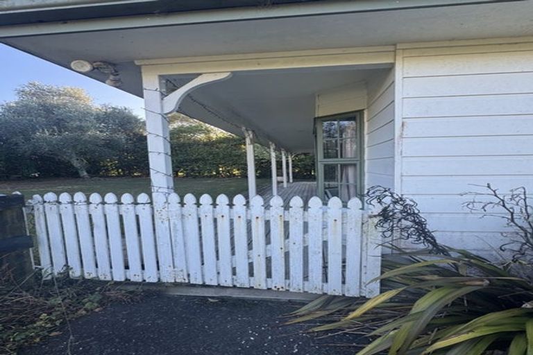Photo of property in 81 Motu Road, Kumeu, 0891