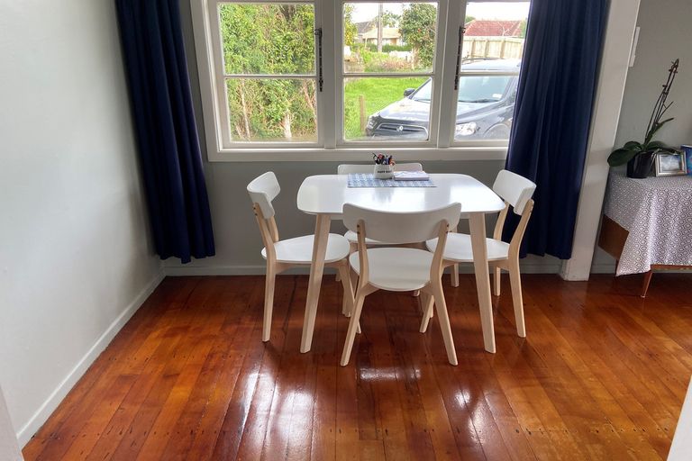 Photo of property in 8 Serjeant Street, Henderson, Auckland, 0612