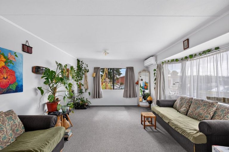 Photo of property in 28 Cranby Crescent, Onekawa, Napier, 4110