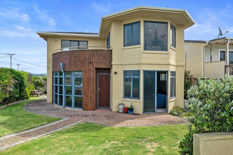 Photo of property in 20 Pukehina Parade, Pukehina, Te Puke, 3189