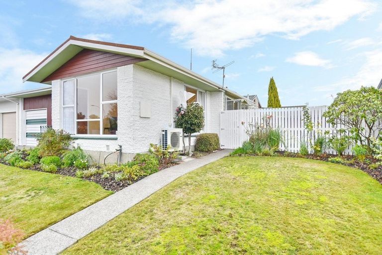 Photo of property in 2/1 Larkhill Place, Russley, Christchurch, 8042