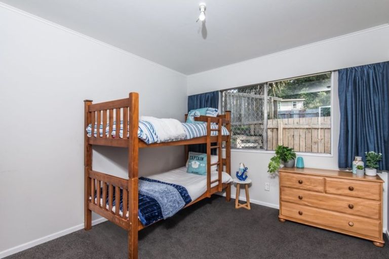 Photo of property in 53 Glanmire Road, Newlands, Wellington, 6037