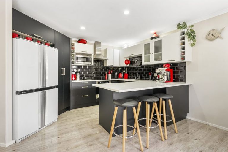 Photo of property in 19 William Gamble Drive, Greenhithe, Auckland, 0632