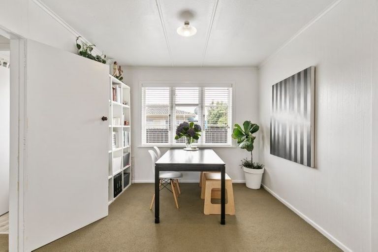 Photo of property in 18 Crawford Avenue, Mangere Bridge, Auckland, 2022