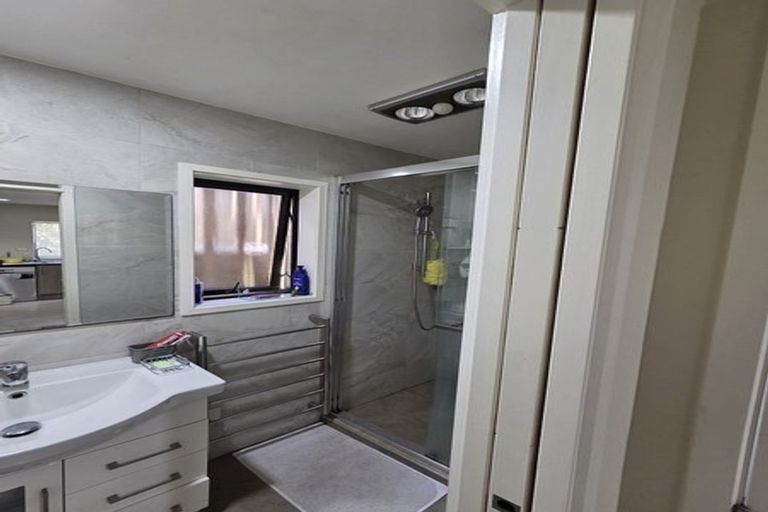 Photo of property in 19 Brunton Place, Glenfield, Auckland, 0629