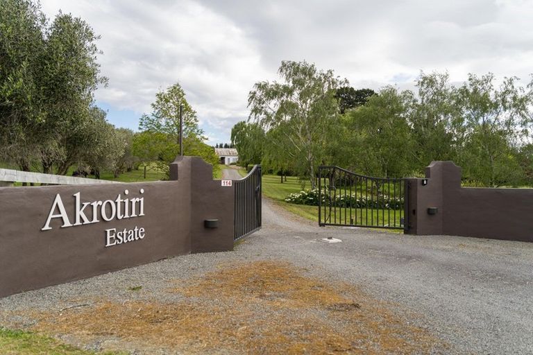 Photo of property in 114 Hinakura Road, Martinborough, Carterton, 5784