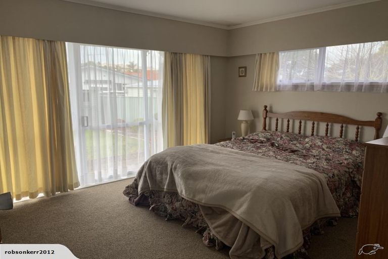 Photo of property in 10 Mirrabooka Avenue, Botany Downs, Auckland, 2010