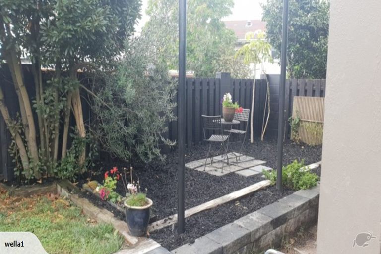 Photo of property in 4/318 Beach Road, Campbells Bay, Auckland, 0630