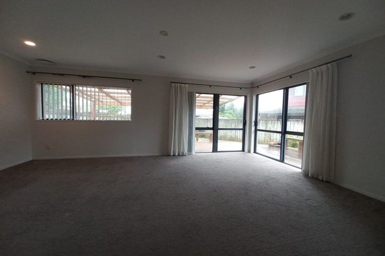 Photo of property in 1/12 Solana Court, Botany Downs, Auckland, 2010