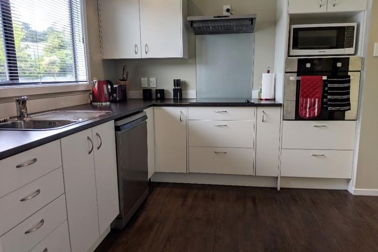 Photo of property in 1/6 Gemstone Drive, Birchville, Upper Hutt, 5018