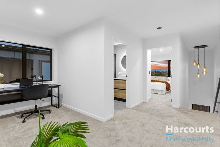 Photo of property in 56a Donovan Avenue, Massey, Auckland, 0614