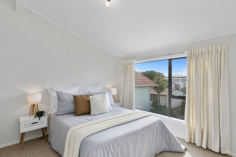 Photo of property in 6/200 Onepu Road, Lyall Bay, Wellington, 6022