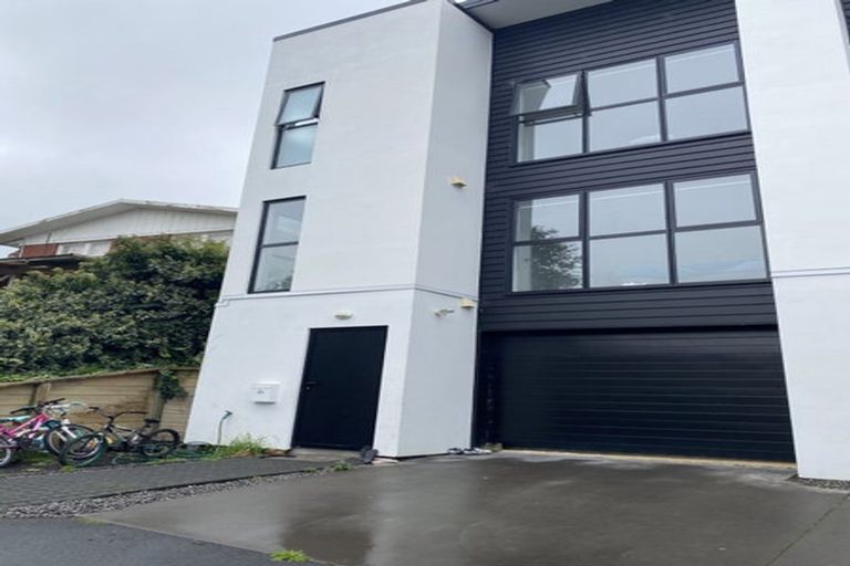 Photo of property in 2/101 Aurora Terrace, Hillcrest, Hamilton, 3216