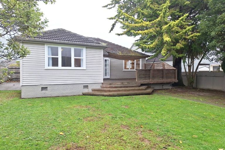 Photo of property in 15 Savage Crescent, Upper Hutt Central, Upper Hutt, 5018