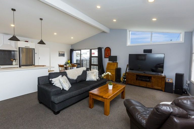 Photo of property in 30a Exchange Street, Ebdentown, Upper Hutt, 5018